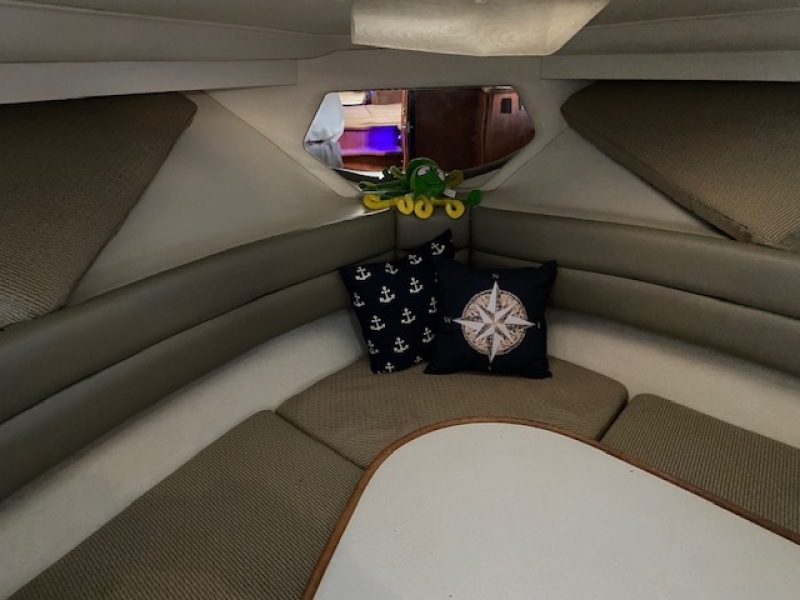 1994 Carver 300 Aft Cabin
