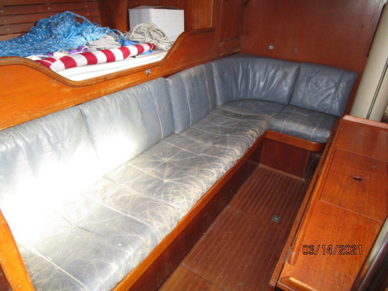 47' Swan salon port seating