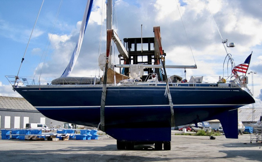 47' Swan hauled out