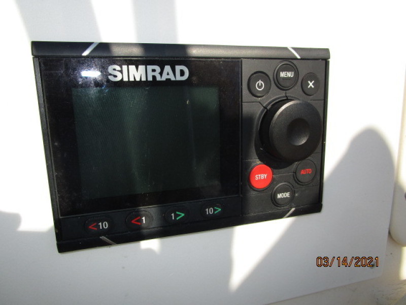47' Swan cockpit autopilot