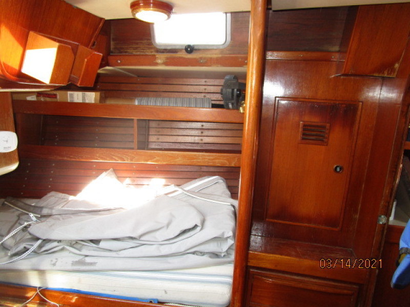 47' Swan aft stateroom port