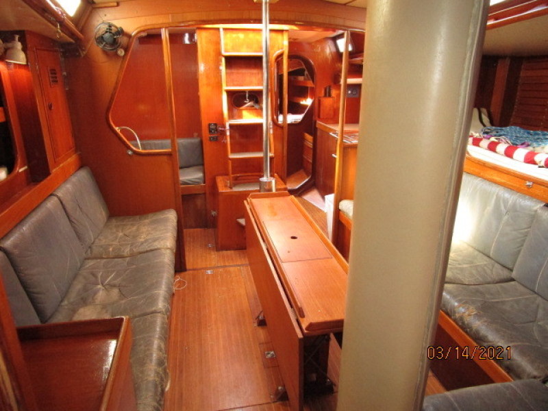 47' Swan salon aft