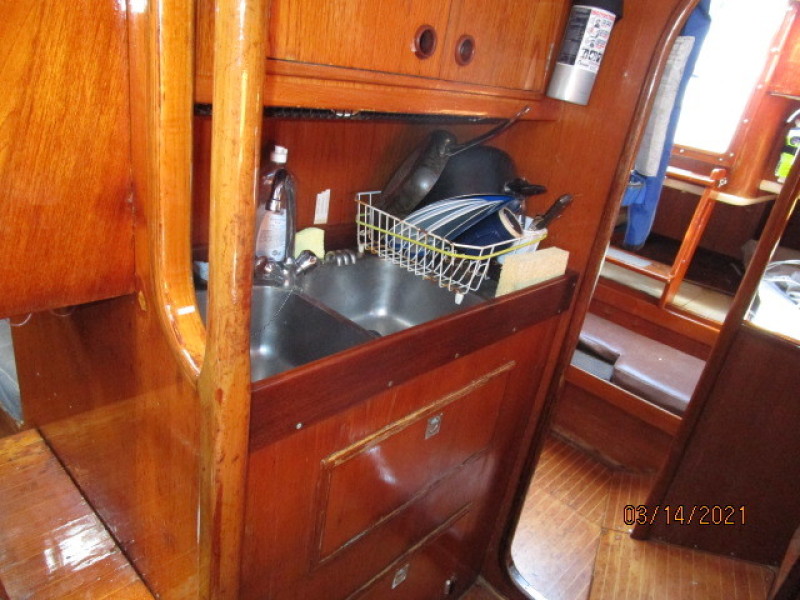 47' Swan galley3