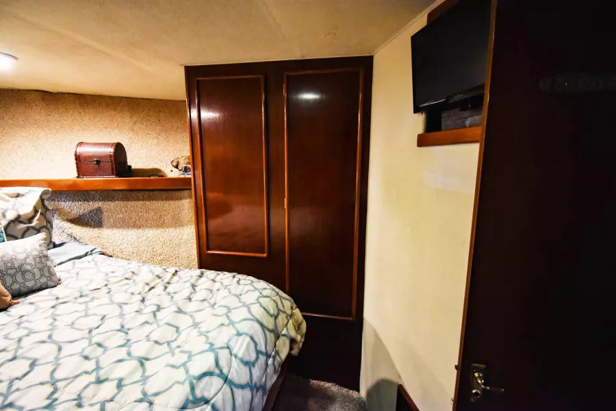 Master Starboard Side Storage Lockers