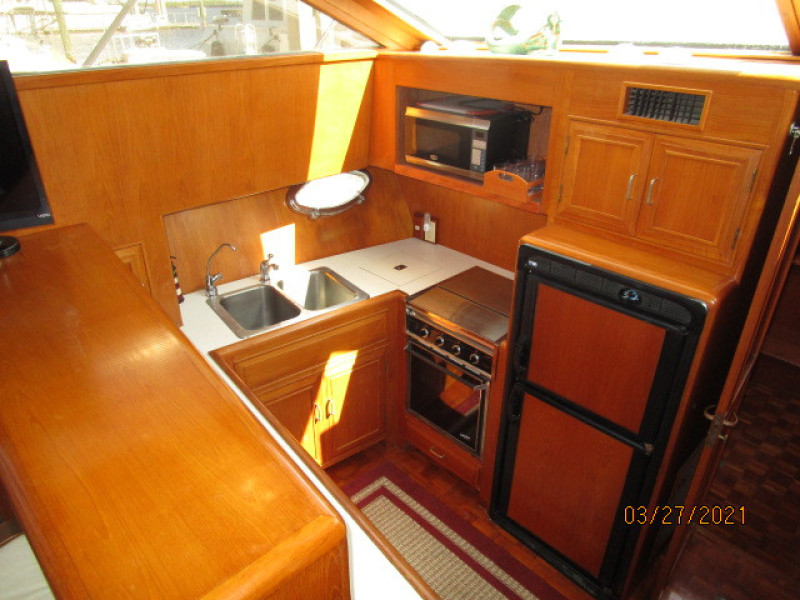 39' Ocean Alexander galley1