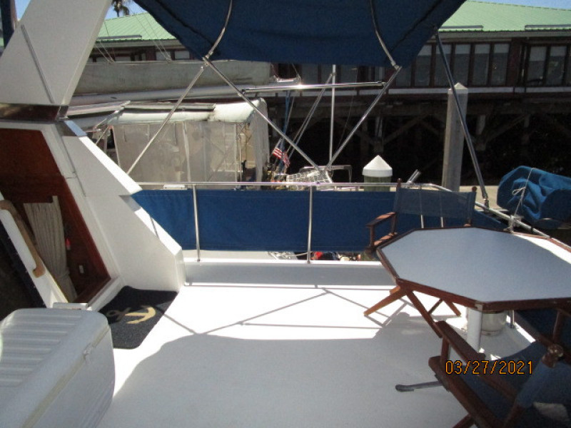 39' Ocean Alexander sundeck starboard
