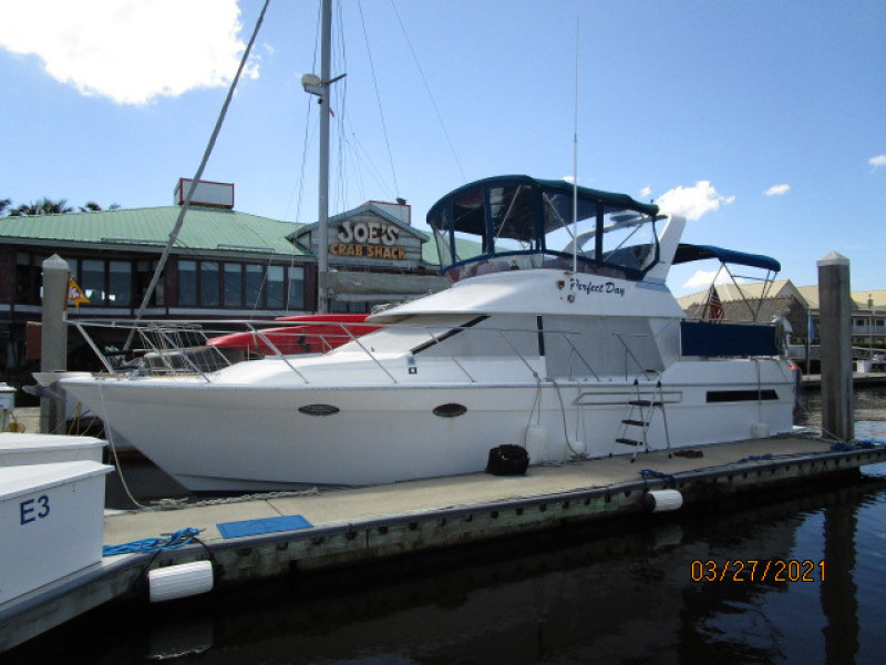39' Ocean Alexander port forward profile