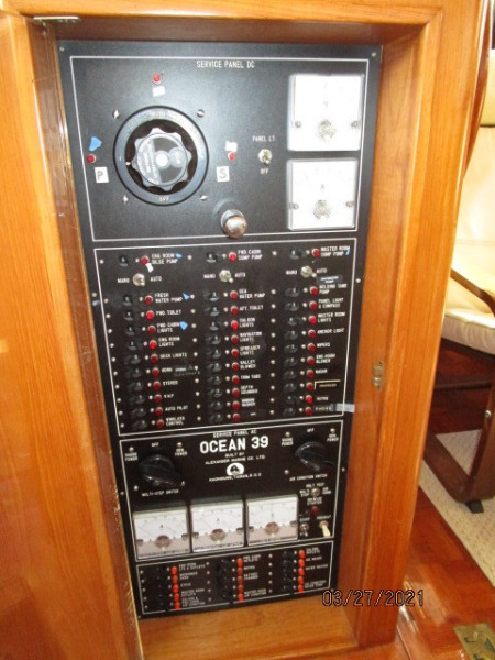 39' Ocean Alexander electrical panel