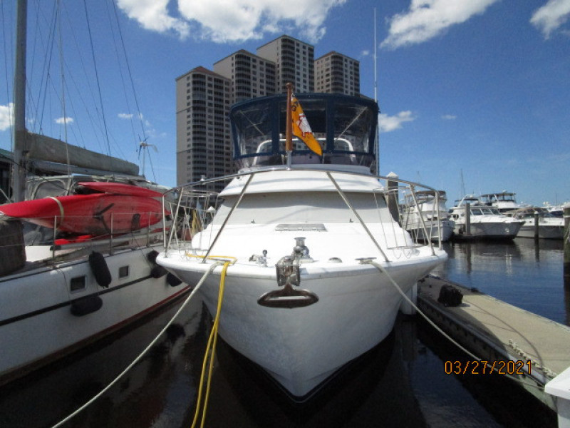 39' Ocean Alexander forward profile