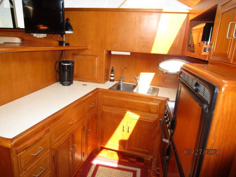 39' Ocean Alexander galley2
