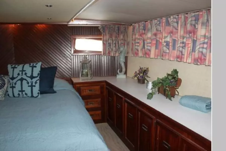 1977 Pacemaker 66 Motoryacht