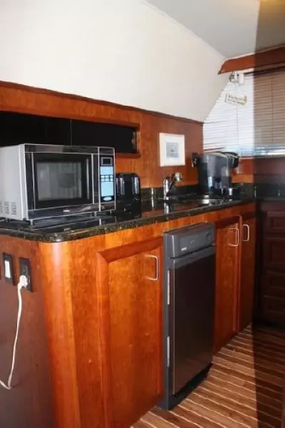 1977 Pacemaker 66 Motoryacht