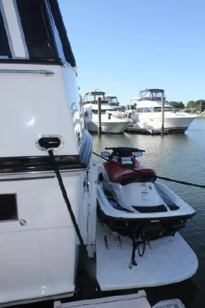 1977 Pacemaker 66 Motoryacht