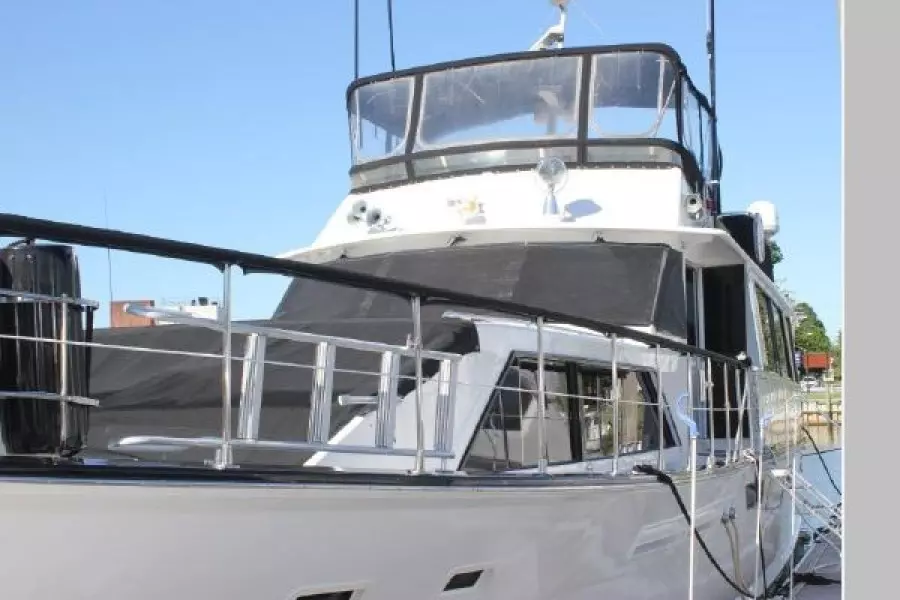1977 Pacemaker 66 Motoryacht