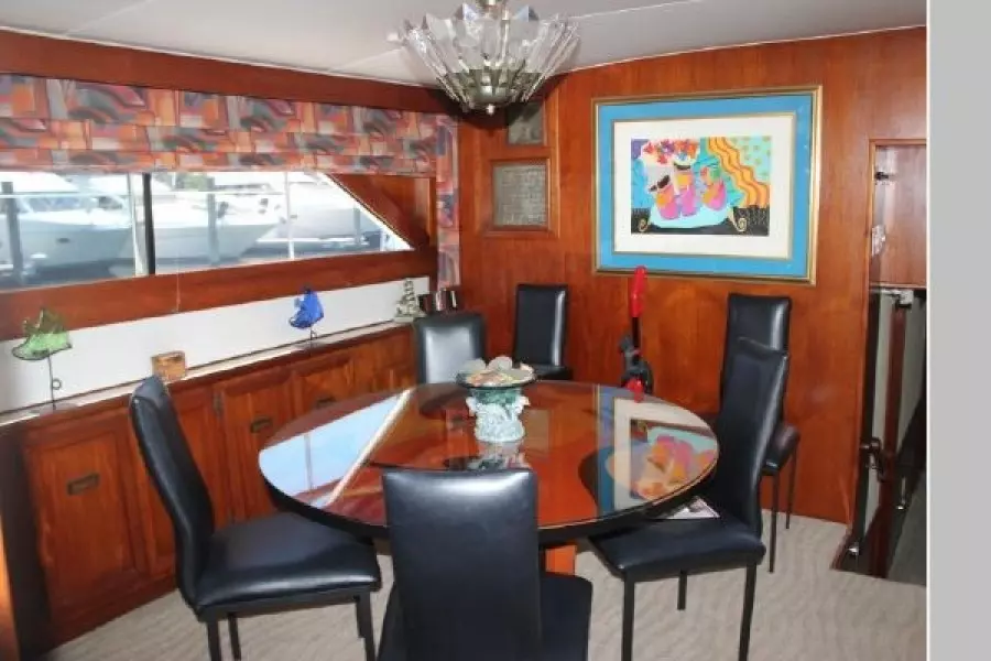 1977 Pacemaker 66 Motoryacht