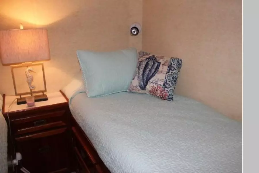 1977 Pacemaker 66 Motoryacht