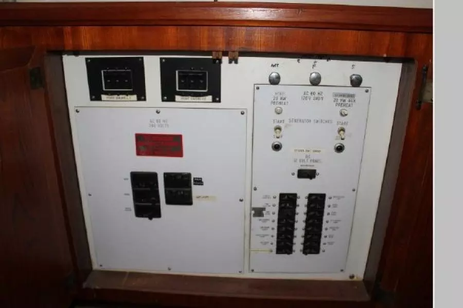 1977 Pacemaker 66 Motoryacht