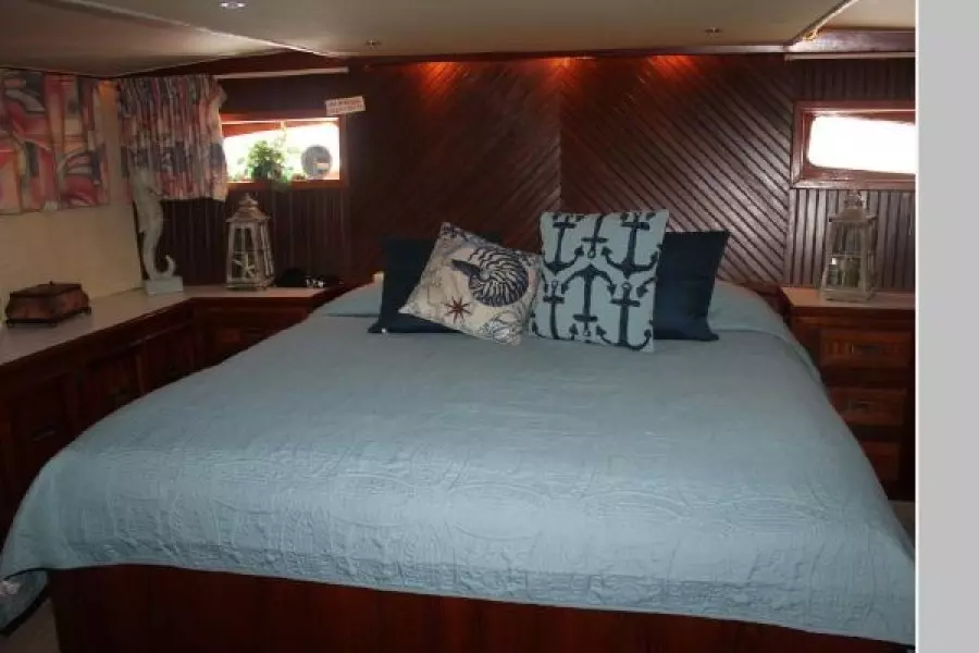 1977 Pacemaker 66 Motoryacht