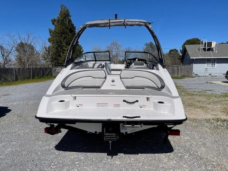 19' 2019 Yamaha Boats AR190