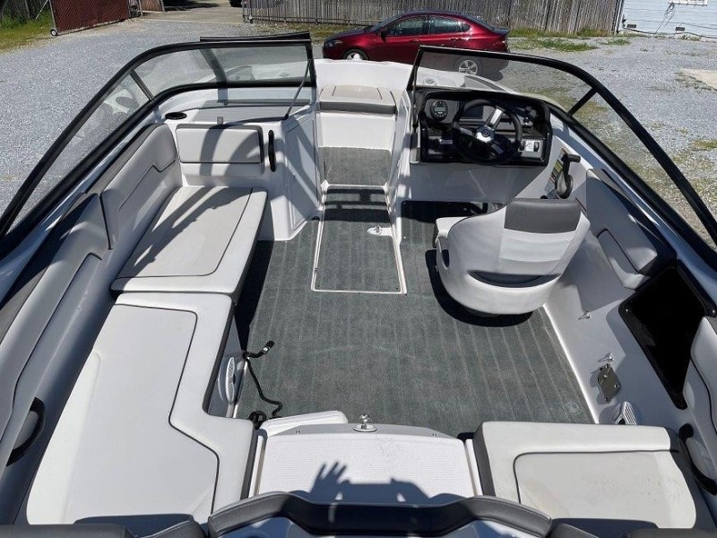19' 2019 Yamaha Boats AR190
