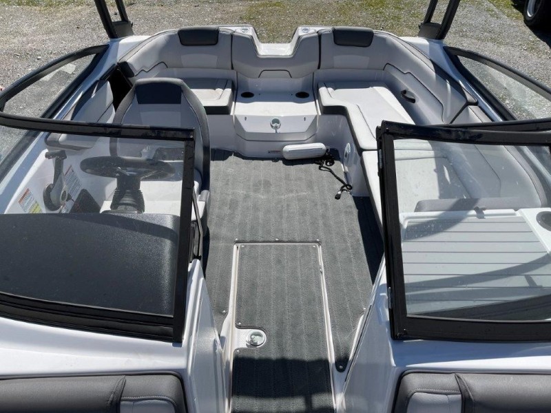 19' 2019 Yamaha Boats AR190