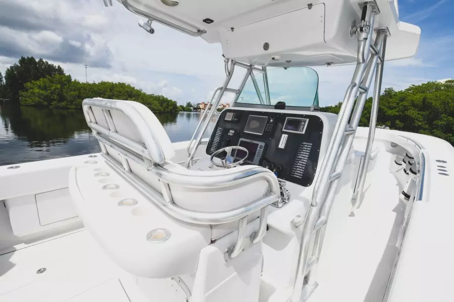 35' 2010 Revenge Performance 35 LT Open - Freestyle - Helm