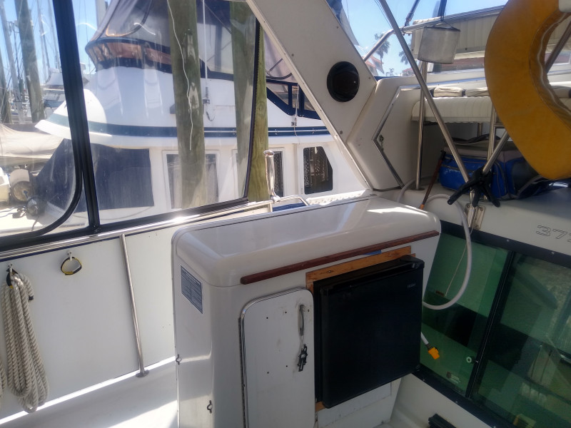 1990 Chris-Craft Catalina 372