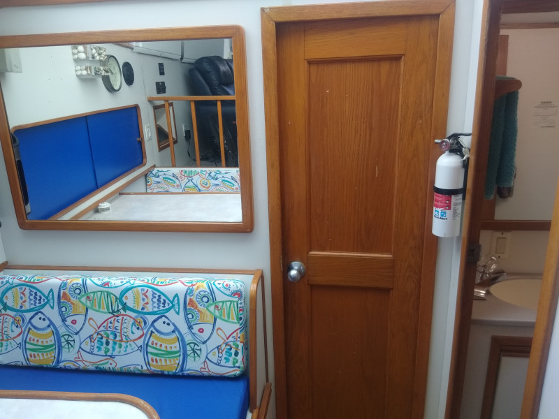 1990 Chris-Craft Catalina 372