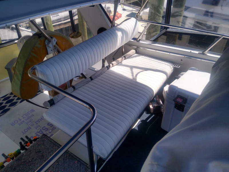 1990 Chris-Craft Catalina 372