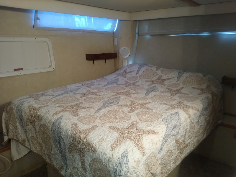 1990 Chris-Craft Catalina 372