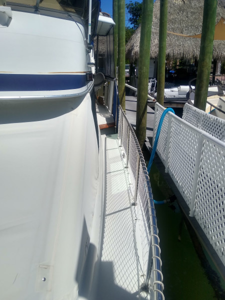 1990 Chris-Craft Catalina 372