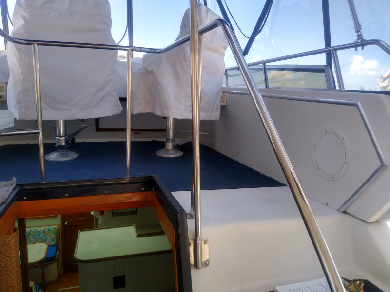 1990 Chris-Craft Catalina 372