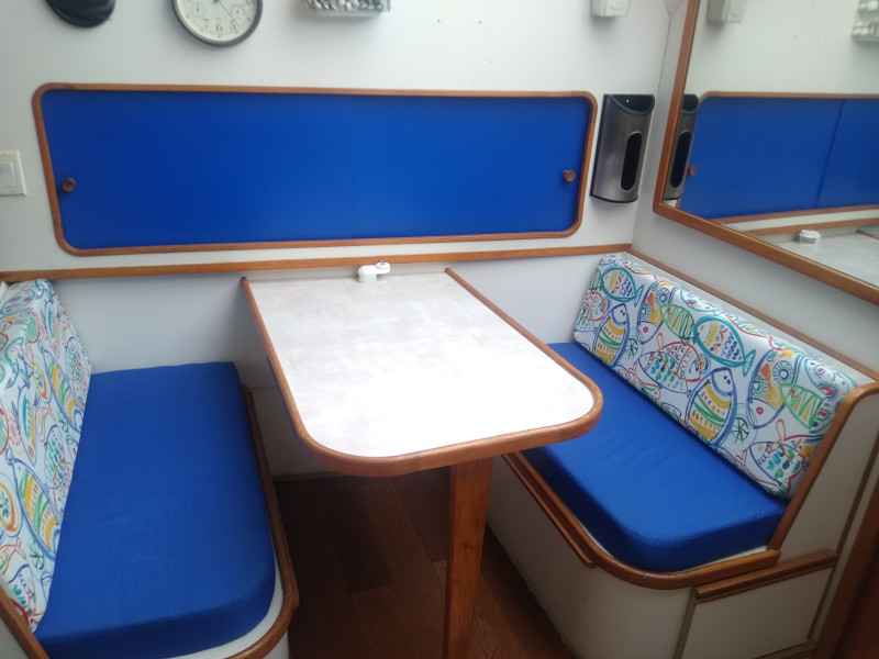 1990 Chris-Craft Catalina 372
