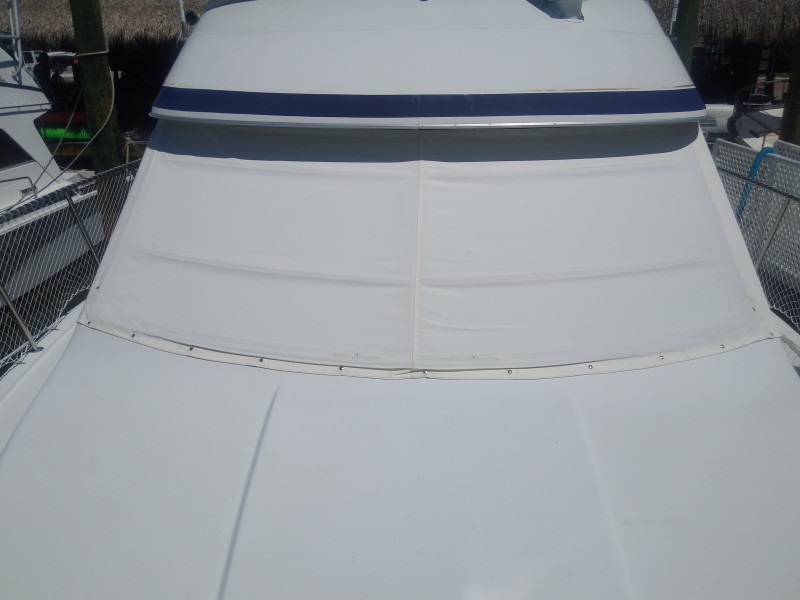 1990 Chris-Craft Catalina 372