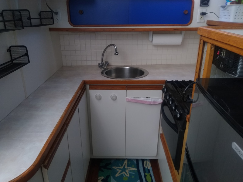 1990 Chris-Craft Catalina 372