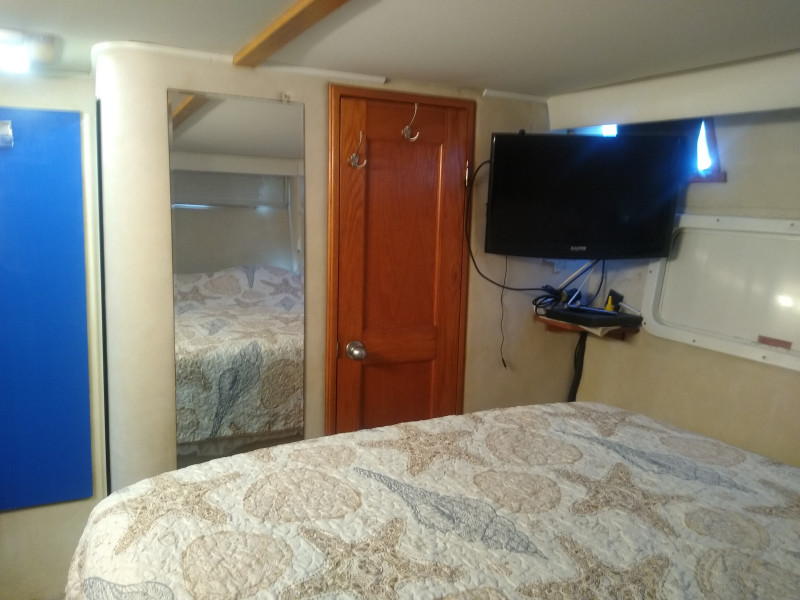 1990 Chris-Craft Catalina 372