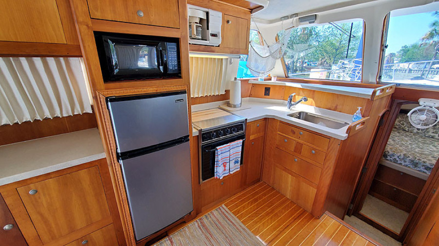 2003 Mainship 390 Sedan