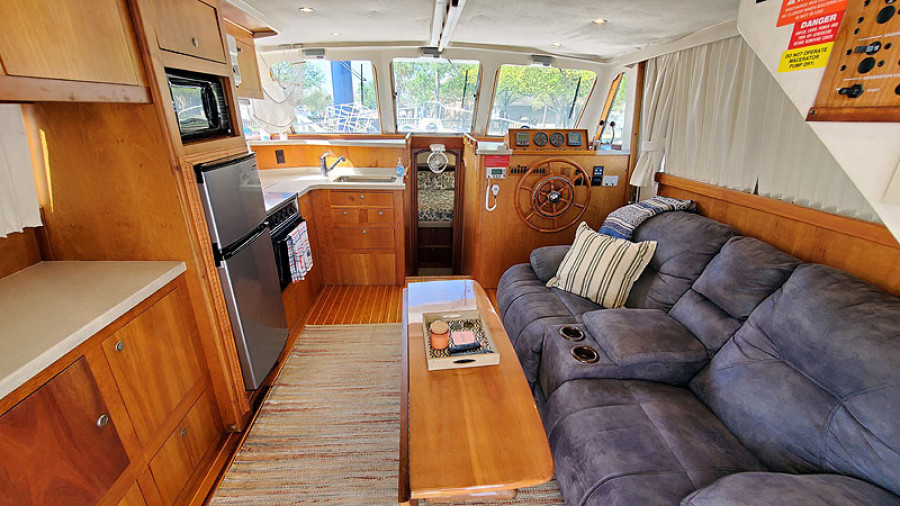 2003 Mainship 390 Sedan