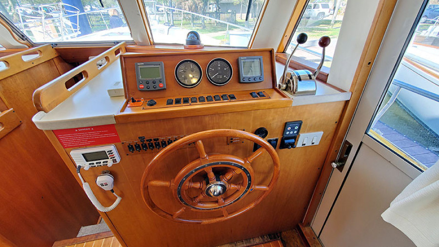 2003 Mainship 390 Sedan