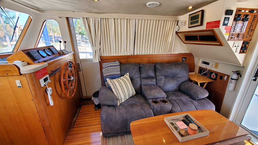 2003 Mainship 390 Sedan