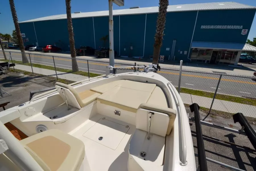 2017 Pathfinder 2600 TRS