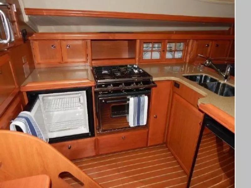 2008 Hunter 45 Deck Salon
