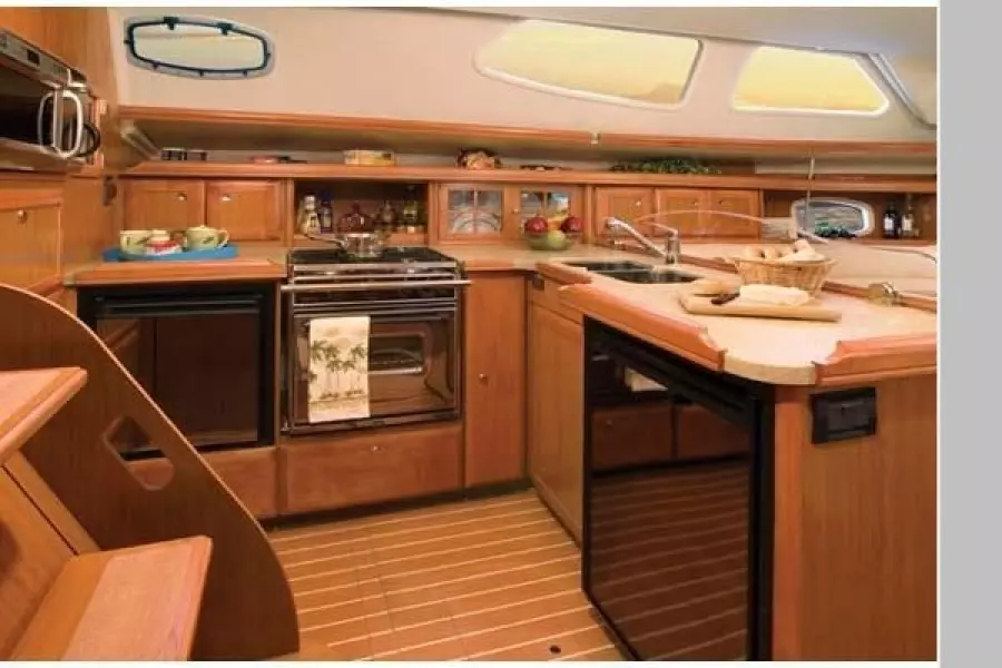 2008 Hunter 45 Deck Salon