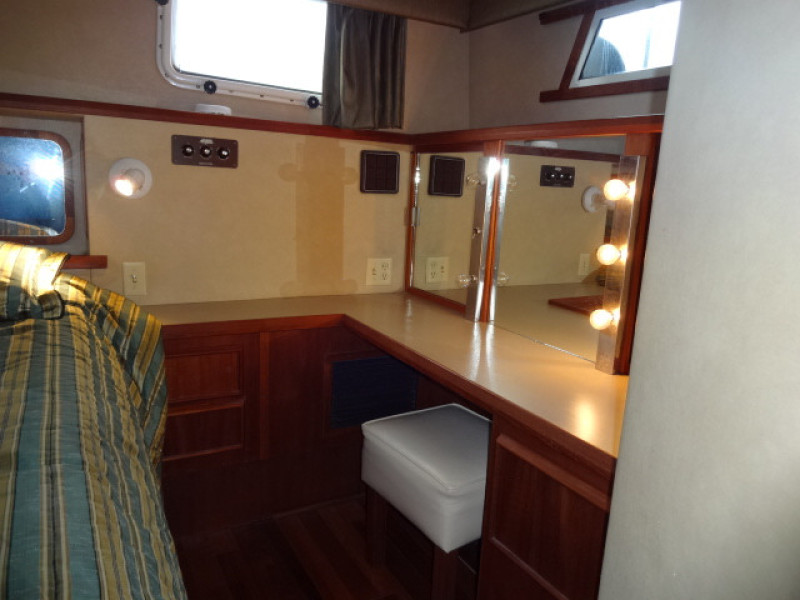 1986 Chris-Craft Yacht Fisherman