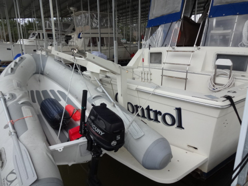 1986 Chris-Craft Yacht Fisherman