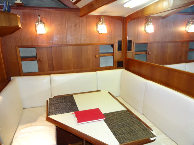 1986 Chris-Craft Yacht Fisherman