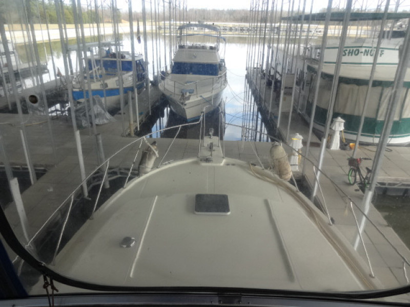 1986 Chris-Craft Yacht Fisherman