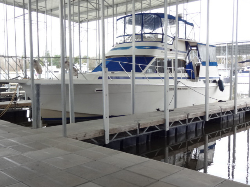 1986 Chris-Craft Yacht Fisherman