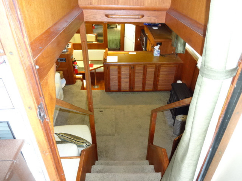 1986 Chris-Craft Yacht Fisherman