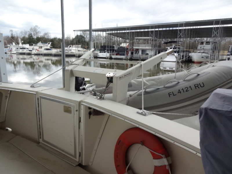 1986 Chris-Craft Yacht Fisherman